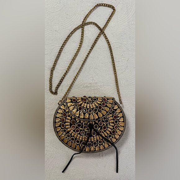 Small purse perfect for special occasions. Embellished - Picture 3 of 8